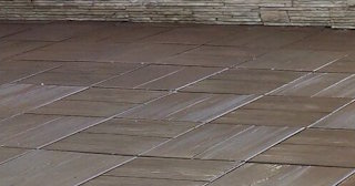 Бетонная брусчатка двора в Тейково в октябре